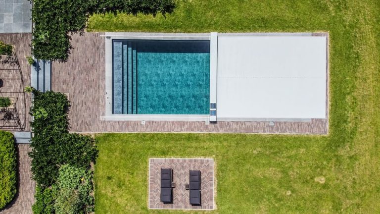 Premium automatic pool cover / pool enclosure - Cabana Theory pool solutions