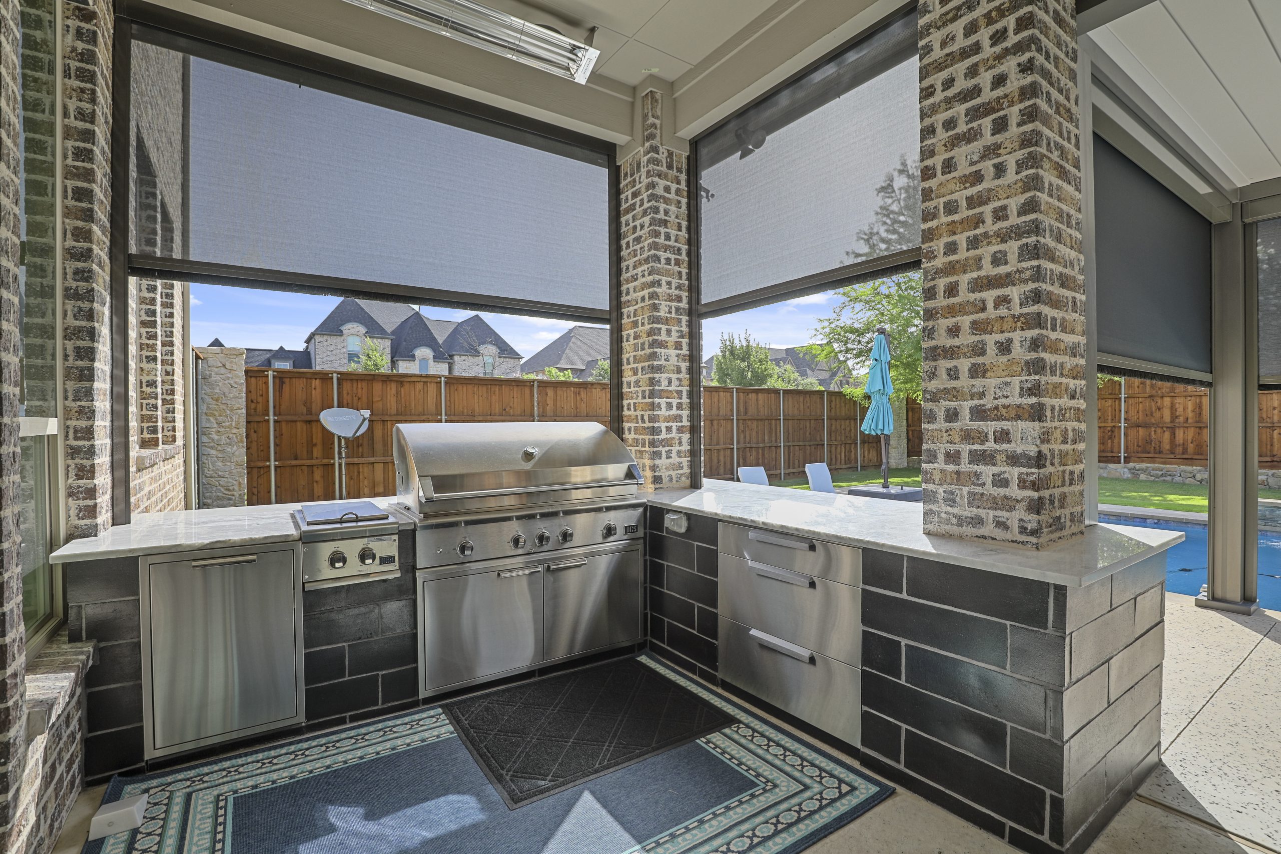 Motorized privacy screen - Cabana Theory