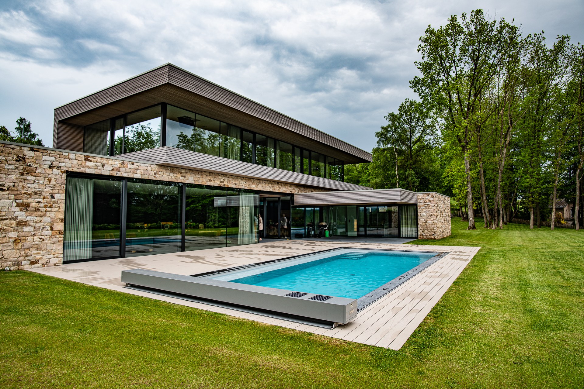 Automatic pool cover - Cabana Theory