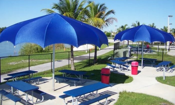 Commercial shade umbrella - Cabana Theory
