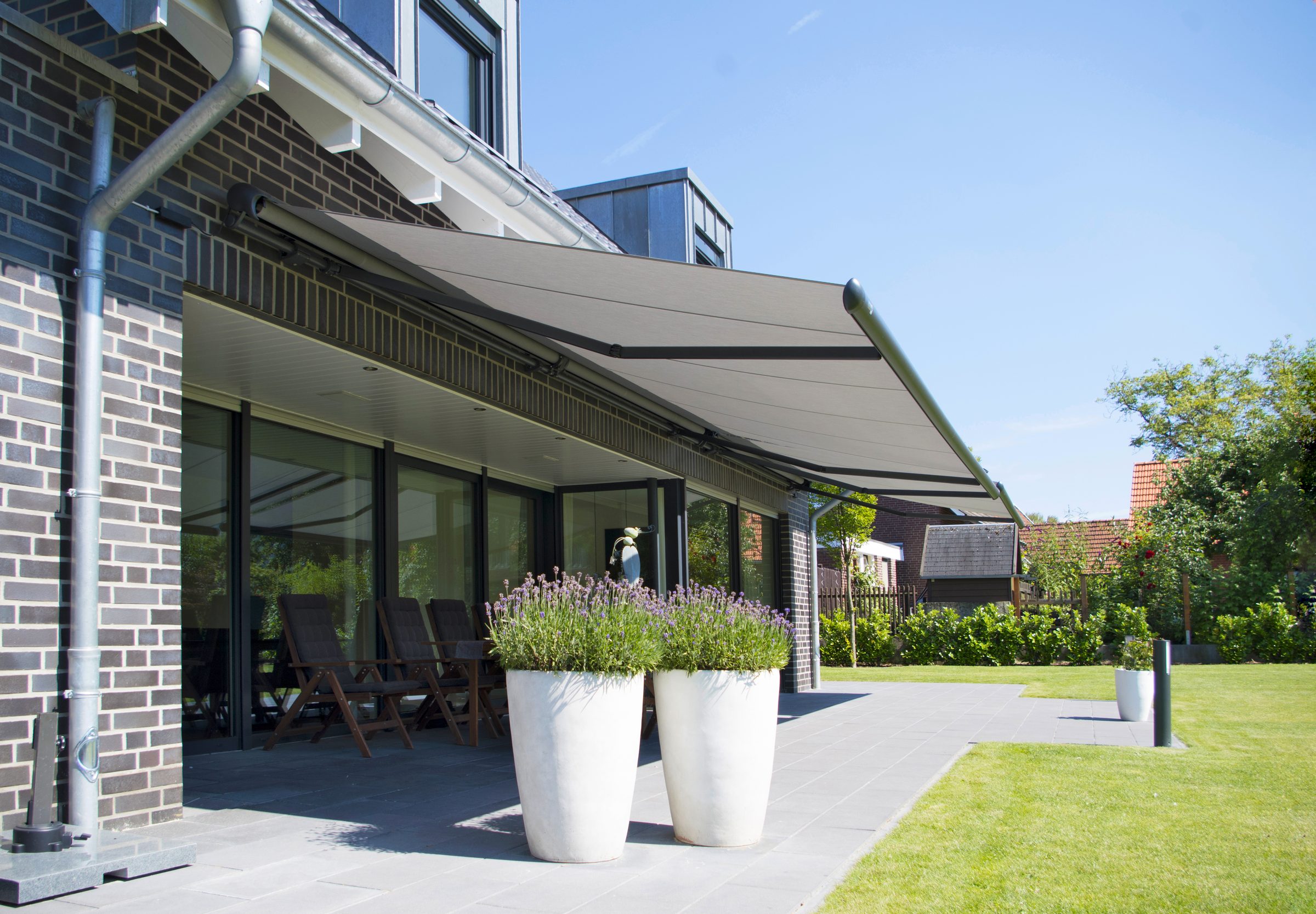 Retractable awning shade system over outdoor entertaining area Texas